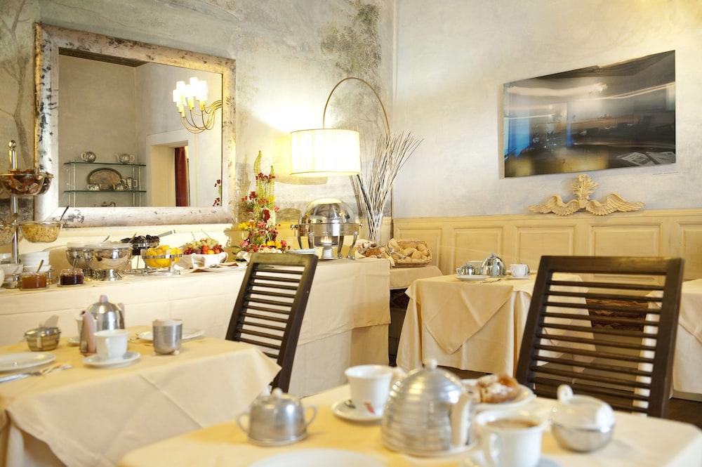 Hotel Palazzo Dal Borgo Florence Restaurant photo